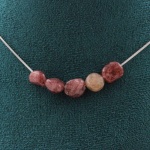 Pierres et Min&eacute;raux. Collier 5 perles Rubis du Br&eacute;sil Chaine en acier inoxydable Collier femmes, hommes. Taille personnalisable.