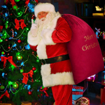 J&otilde;uluvana j&otilde;ulum&auml;nguasjakott, punane pl&uuml;&uuml;s samet kingitus, kost&uuml;&uuml;mitarvik