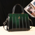 Elegantne lakknahast naiste crossbody k&auml;ekott - mitmek&uuml;lgne k&uuml;psetele emadele roheline