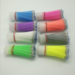 Lilla sinine roosa pliiats kirjutusmasin, mis t&auml;idab koolitarvete kirjatarvete poe vardaid kollane