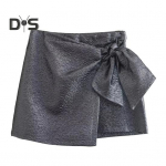 Naiste l&uuml;hikesed p&uuml;ksid kevads&uuml;gises miniseeliku stiilis k&otilde;rge v&ouml;&ouml;kohaga volang, kikis&otilde;lme &uuml;hev&auml;rviline l&auml;ikiv naiste vabaaja l&uuml;hikesed p&uuml;ksid, p&uuml;ksid, pidulikud klubir&otilde;ivad M hall