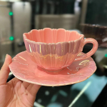 Loominguline ja lihtne p&auml;rli kroonlehtedega kohvikruus alustassiga keraamiline kingituste teekomplekt Luksuslik Euroopa &scaron;ikk tassi kingitus, kaunid teekruusid, baar 240ML