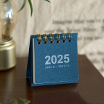 2025. aasta lauakalender Armas p&auml;evaplaneerija Lihtne &uuml;hev&auml;rviline kalender &Otilde;ppeeesm&auml;rkide nimekiri &Uuml;lesannete loend Kodukontoritarbed valge