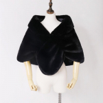 Pruudi kunstkarusnahast m&auml;hitav &otilde;htukleit Bolero Cape pulmasall must