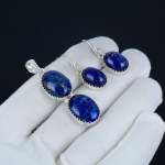 Naturaalne lapis lazuli ripatsikomplekt, lapis lazuli v&auml;&auml;riskivist k&auml;sitsi valmistatud 925 sterlingh&otilde;bedast k&otilde;rvar&otilde;ngaste ja ripatsi komplekt naistele, ripats, s&uuml;nnip&auml;evakingitus 2.55"