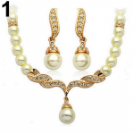 Pruudi naiste kaelakee Faux Pearl Rhinestone v&otilde;lusid pulmak&otilde;rvar&otilde;ngad ehete komplekt h&otilde;be