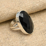 H&auml;mmastav must spinell v&auml;&auml;riskivi k&auml;sitsi valmistatud ehted 925 prooviga h&otilde;be ehted s&otilde;rmus 8 must