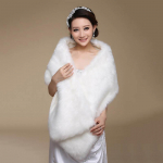 Pruudisall karusnahast varastas kunstkarusnahast m&auml;his &otilde;htukleit Bolero Cape pulmasall