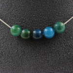 Pierres et Min&eacute;raux. Collier 5 perles Apatite 8 mm. Chaine en acier inoxydable Collier femmes, hommes. Taille personnalisable.
