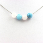 Pierres et Min&eacute;raux. Collier perles Calc&eacute;doine bleu + Quartz rose 8 mm Chaine en acier inoxydable.