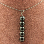 Pierres et Min&eacute;raux. Collier 5 perles H&eacute;matite 8 mm. Chaine en acier inoxydable. Collier femmes, hommes. Taille personnalisable.