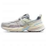 Nike V2K Run Light Bone Metallic Platinum Naiste tossud FZ3596-072 42.5 hall v&auml;rv