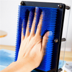 Mood v&auml;rvikas plastikust 3D stressivastane kloon s&otilde;rmej&auml;lgede n&otilde;elte v&auml;rvimine m&auml;nguasi lastele naljakas kingitus