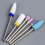 Frees manik&uuml;&uuml;ri jaoks Keraamilised teemantk&uuml;&uuml;nepuurid Freesl&otilde;ikurid geellakiga k&uuml;&uuml;nekunsti eemaldamiseks manik&uuml;&uuml;ri t&ouml;&ouml;pink