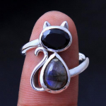 Kassi s&otilde;rmus, must oon&uuml;ksist s&otilde;rmus, k&auml;sitsi valmistatud ehted, 925 sterlingi h&otilde;be, h&otilde;bedane s&otilde;rmus 4 must