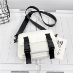 Nailonist &otilde;lakott &uuml;hev&auml;rviline vabaaja kott Suure mahutavusega Crossbody kott on moodne n&auml;dalavahetuse puhkuseks reisimiseks. valge