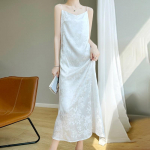 Suvine naiste p&auml;itsetega kleit, siidist satiinist moodne V-kaelusega žakaarv&auml;rvi varrukateta kleit, pikk kleit S