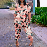 Naiste suures suuruses vaba vabaaja l&uuml;hikeste varrukatega V-kaelusega tr&uuml;kitud taskukombine L sinine