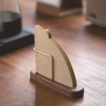 Keskkonnas&otilde;bralik puidust k&ouml;&ouml;gipaberihoidik vasest vardaga &ndash; praktiline ja vastupidav t&ouml;&ouml;laua jaotur filtreeritud paberr&auml;tikute jaoks pruun