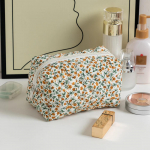 Naiste kosmeetikakott, lilleline meigi&uuml;mbris