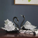 Euroopa stiilis Kerge Luksus Elutoa Kaunistused Paar Must Luik Dekoratsioon K&auml;sit&ouml;&ouml; Kodu Aksessuaarid Pulmakingitused