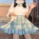 Autentne suvine koolivorm: Ruuduline seelik ja l&uuml;hikeste varrukatega komplekt algkooli &otilde;pilastele L