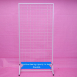 Kahepoolne traatv&otilde;rgust riiul: P&otilde;randal seisav sepistatud rauast v&auml;ljapanek supermarketite, n&auml;ituste, t&auml;navakioskite ja ladustamiseks. 40x100 cm with 20 Hooks + Casters