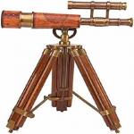 Antiikne vintage kahe barreliga mereteleskoop puidust alusega linnuvaatluseks, vintage messingist teleskoop,