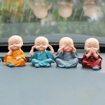 4 tk / komplekt Vaigu k&auml;sit&ouml;&ouml; kingitus Armas v&auml;ike munk skulptuurid Armsad mungad Buddha kujud Loomingulised Buddha nukud Lauaautode kaunistus 4 PCS