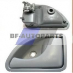 Poign&eacute;e de porte gauche grise Renault Twingo kangoo.