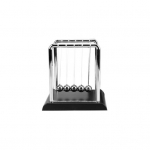 Klassikaline Newtonsi h&auml;lli rekvisiidi m&auml;nguasja kineetilised pallid kooli &otilde;ppelauakujundusega Small