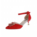 &Uuml;ksikud kingad uus terava ninaga Euroopa ja Ameerika mood strass metallpandlaga stiletto pandlaga k&otilde;rge kontsaga kingad 40 punane