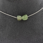 Pierres et Min&eacute;raux. Collier 2 perles Cyanite verte du Br&eacute;sil. Chaine en acier inoxydable Collier femmes, hommes. Taille personnali