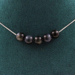 Pierres et Min&eacute;raux. Collier 5 perles Oeil de faucon 8 mm. Chaine en acier inoxydable Collier femmes, hommes. Taille personnalisabl