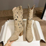 Moodsad Naiste Saapad &Otilde;&otilde;nes Tikitud L&auml;&auml;ne Saapad Retro Suede Kauboi Saapad Paksude Kontsad Naiste Jalan&otilde;ud Disainer Neetidega Keskmise S&auml;&auml;raga Saapad 36 beige