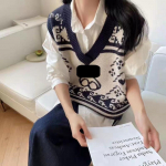Korea moodne sviitervest naiste V-kaelusega varrukateta 2022. aasta s&uuml;gisene Harajuku Doodle Bear lahtine silmkoeline pullover One Size must