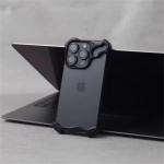 Luksuslik ebaregulaarne alumiiniumsulamist kaitserauaga telefoni&uuml;mbris iPhone'ile 12 13 14 15 16 Pro Max 16 Pro Plus objektiivi kaitsekile metallist kate iPhone 15 must