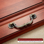 Euroopa antiikse tsingisulamist riidekapi k&auml;epide, sinine ja punane pronks (96 mm)