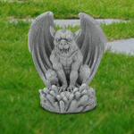 Aiapatsas p&auml;ikesepatareiga, gargoyli skulptuur, gooti stiilis ilmastikukindel ornament, valgustus tagahoovi jaoks hall v&auml;rv