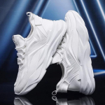 Meeste jalatsid Hingavad Flyweave sporditennised 39 must