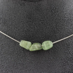 Pierres et Min&eacute;raux. Collier 3 perles Apatite verte de Madagascar. Chaine en acier Collier femmes, hommes. Taille personnalisable.