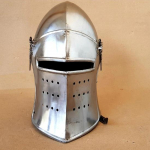 Keskaegne r&uuml;&uuml;tli Barbuta kiiver pehme terasest Barbuta visiiriga s&otilde;dalane LARP Cosplay Halloween H&otilde;bedane kiiver