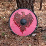 Wings of Asgard Painted Raven Puidust &uuml;mmargune kilp &ndash; k&auml;sitsi valmistatud funktsionaalne puitl&otilde;ikega kost&uuml;&uuml;m, taaslavastus P&otilde;hjala viikingite s&otilde;dalase harikilp