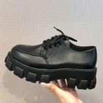 Mustad paksu tallaga kingad Naiste paksud Briti stiilis &uuml;mmarguse varbaga platvormkingad Trendikad kolledži stiilis paeltega lakknahast kingad 35