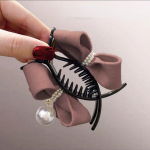 &Otilde;rn Velvet Bow Bun Juukseklamber Suur esmaklassiline juukseklamber French Pearl Back juukseklamber