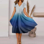 Naiste mood ja sobiv suvine temperament V-kaelusega tr&uuml;kitud l&uuml;hikeste varrukatega kleit L must