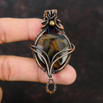 Montana ahhaadist ripats vasest traadist m&auml;hitud ripats k&auml;sitsi valmistatud vasest ehetest kalliskivist ripats kingituseks Montana ahhaat ehete disainer ripats