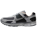 Nike Meeste Air Zoom Vomero 5 Tume Suitsuhall Vachetta Meeste Tossud Helehall Vachetta-Pruun Summit-Valge HV5982-001 44 gray