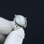 Looduslik s&auml;delev kuukivist reguleeritav 925 h&otilde;bedane s&otilde;rmus &ndash; sobib USA suurustele 6&ndash;10 &ndash; k&auml;sitsi valmistatud Boho ehted naistele ja meestele, s&otilde;brap&auml;eva kingitused Adjustable valge