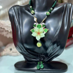 Retro Yaochi Qinglian kampsunikett: K&otilde;rgekvaliteediline naiste kaelakee s&uuml;gis/talvise ripatsiga Flower Sweater Necklace roheline